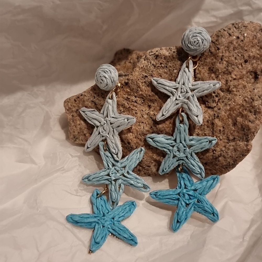 New ANTHRO Blue and White Rattan Starfish Earrings